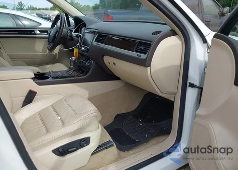 2014 Volkswagen Touareg Tdi Executive z USA, uszkodzony, nr VIN WVGEP9BP7ED001268